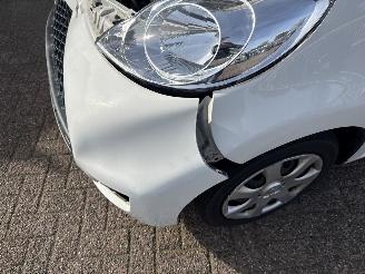 Peugeot 107 1.0-12V XR AIRCO picture 15