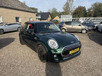 Coche accidentado Mini Cooper 1.5 Cooper Business REST BPM €300,-!!! 2015/3