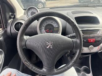 Peugeot 107 1.0-12V XS picture 14