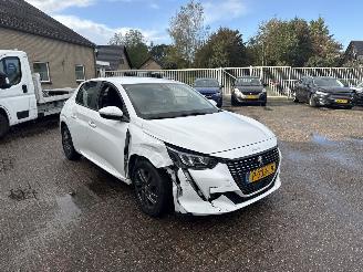 Unfallwagen Peugeot 208 1.2 PT Allure Pack AUTOMAAT REST BPM €1400,-!!! 2021/12