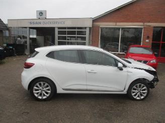 Renault Clio 1.0 TCe Bi-Fuel Intens picture 8