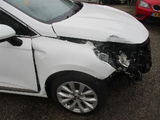 Renault Clio 1.0 TCe Bi-Fuel Intens picture 13