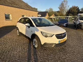 damaged passenger cars Opel Crossland X 1.2 Online Edition REST BPM €800,-!!! 2018/1
