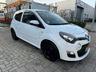 Vaurioauto  passenger cars Renault Twingo 1.2 16V Collection 2013/1