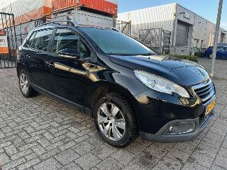 Voiture accidenté Peugeot 2008 1.2 PureTech Style 2015/8