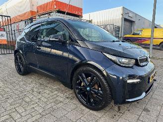 damaged passenger cars BMW i3 S Executive Edition 120Ah 42 kWh 2019/8