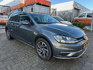 Schadeauto Volkswagen Golf 1.0 TSI Trendline 2017/9