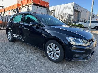 damaged passenger cars Volkswagen Golf 1.0 TSI Comfortline 2017/11