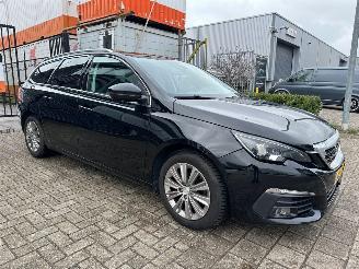 krockskadad bil auto Peugeot 308 1.2 PureTech Blue Lease Premium 2018/2