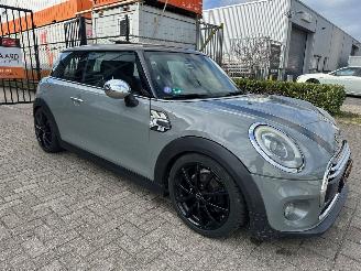 škoda osobní automobily Mini Cooper 1.5 First Born Edition 2014/10