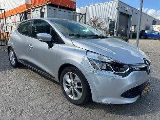 Unfallwagen Renault Clio 1.2 Night & Day 2015/2