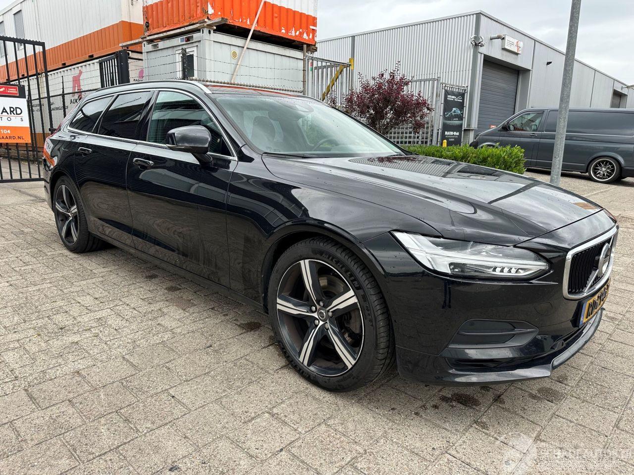 Volvo V-90 2.0 T5 Momentum