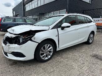 Opel Astra ST 1.2 Edition picture 4