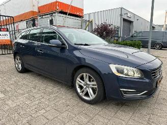 škoda osobní automobily Volvo V-60 2.4 D6 AWD Plug-In Hybrid Summum 2013/11