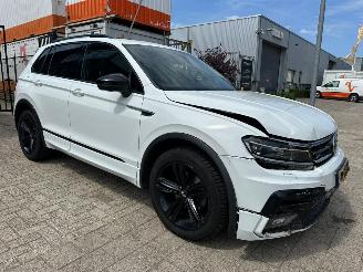 Vaurioauto  passenger cars Volkswagen Tiguan 1.4 TSI 4Motion Highline Business R Automaat 2018/7