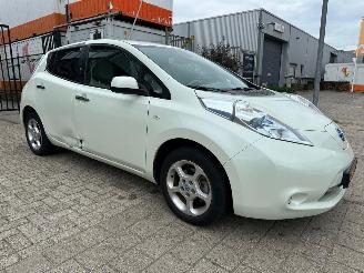 Damaged car Nissan Leaf Base 24 kWh 2013/6