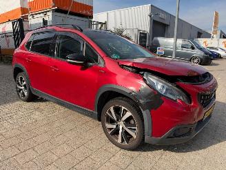 damaged passenger cars Peugeot 2008 1.2 PureTech GT-line 2017/2