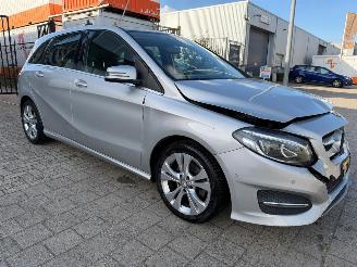 Vaurioauto  passenger cars Mercedes B-klasse B-klasse 180 Ambition 2016/5
