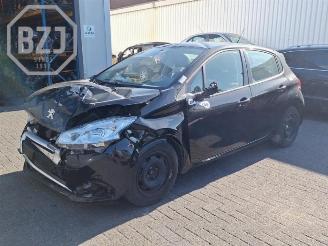 Coche siniestrado Peugeot 208 208 I (CA/CC/CK/CL), Hatchback, 2012 / 2019 1.2 Vti 12V PureTech 2019