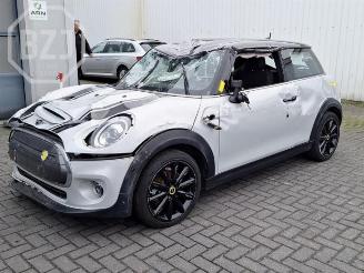 Vrakbiler auto Mini Cooper Mini (F56), Hatchback 3-drs, 2013 Cooper SE,Electric 2022