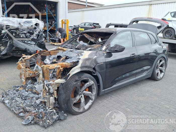 Audi E-tron e-tron (GEN), SUV, 2018 / 2023 50 quattro