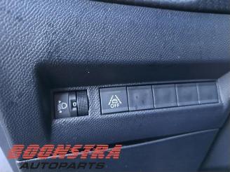 Peugeot 2008 2008 (UD/UK/UR/US/UX), MPV, 2019 e-2008 50 kWh picture 19