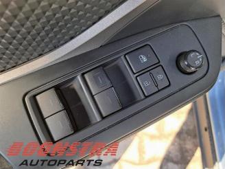 Toyota C-HR C-HR (X1,X5), SUV, 2016 1.8 16V Hybrid picture 16