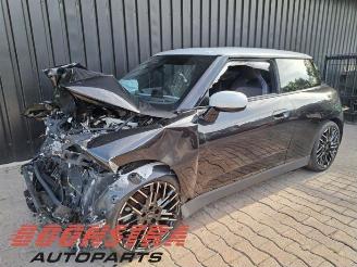 Uttjänta bilar auto Mini Mini Mini Electric (J01), Hatchback 3-drs, 2023 Cooper E 40.7 kWh 2025/4