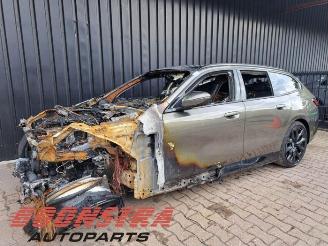 Uttjänta bilar auto BMW 5-serie 5 serie Touring (G61), Combi, 2024 550e xDrive 3.0 2025/1