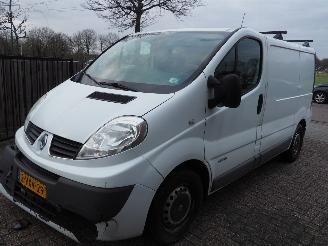 Vaurioauto  commercial vehicles Renault Trafic 2.0 dci Automaaat 2012/8