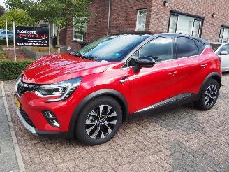krockskadad bil auto Renault Captur 1.6 Hybr 145 techno 2023/12