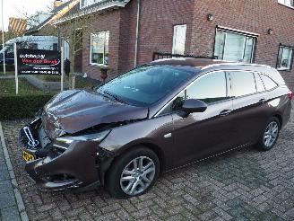 damaged passenger cars Opel Astra 1.4 Turbo Innovation 2016/8