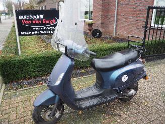 krockskadad bil bromfiets BTC  Riva Sport 2021/12