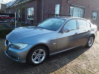 krockskadad bil auto BMW 3-serie 320i Business Line Automaat 2009/1