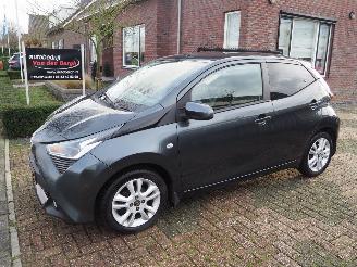 uszkodzony samochody osobowe Toyota Aygo 1.0 VVT-i X-Joy 2018/11