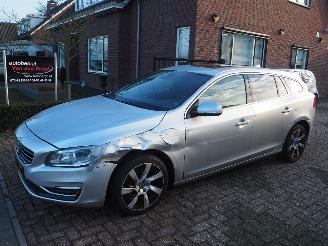 damaged passenger cars Volvo V-60 2.4 D6 AWD Hybrid Summum 2013/10