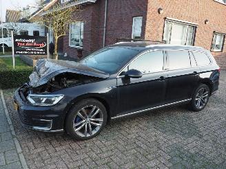 uszkodzony samochody osobowe Volkswagen Passat 1.4 TSI GTE Highline 2015/10