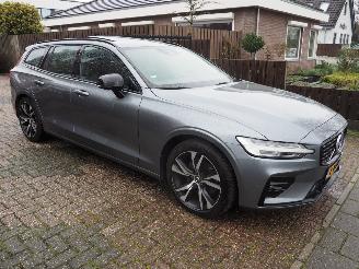 Volvo V-60 2.0 B3 r-Design Motorschade picture 3