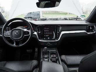 Volvo V-60 2.0 B3 r-Design Motorschade picture 9