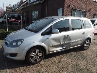 skadebil auto Opel Zafira 1.6 111 Years Edition 7Persoons 2012/2