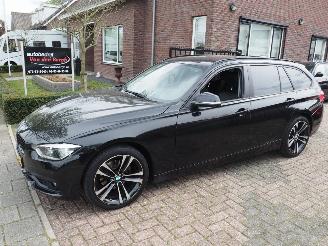 uszkodzony samochody osobowe BMW 3-serie 320i Coprate Lease Executive Automaat 2018/2
