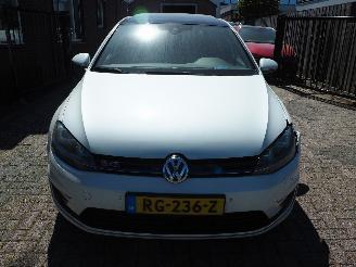 Volkswagen Golf 1.4 TSI GTE Connected Series picture 2