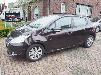 Voiture accidenté Peugeot 208 1.2 Vti active 2013/11