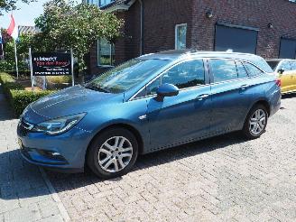 Damaged car Opel Astra 1.6 CDTI Business+ Automaat 2016/11