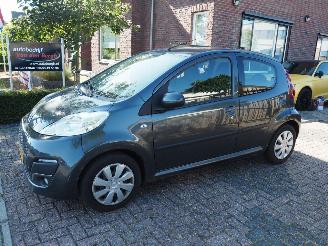 Coche accidentado Peugeot 107 1.0 Active Automaat 2012/6