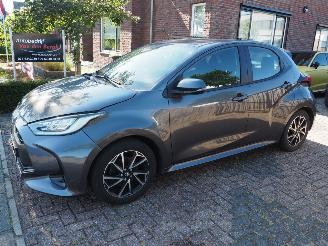 Vaurioauto  passenger cars Toyota Yaris 1.5 Hybrid Dynamic 2022/2