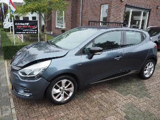 Auto incidentate Renault Clio 1.5 Dci Limited Automaat 2017/6