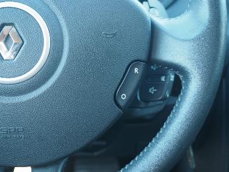 Renault Clio 1.6-16V Dynamique Automaat picture 12