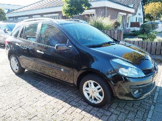 Renault Clio 1.6-16V Dynamique Automaat picture 3