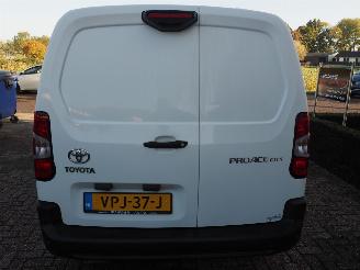 Toyota Proace City 1.5 D-4D Runner Long L2 picture 5